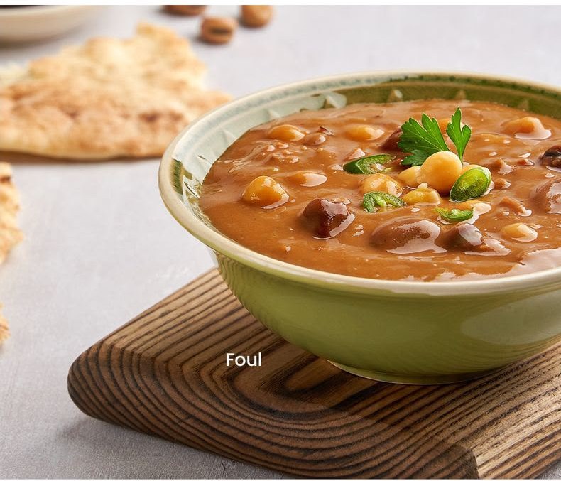 Bowl of foul with warm bread on the side
